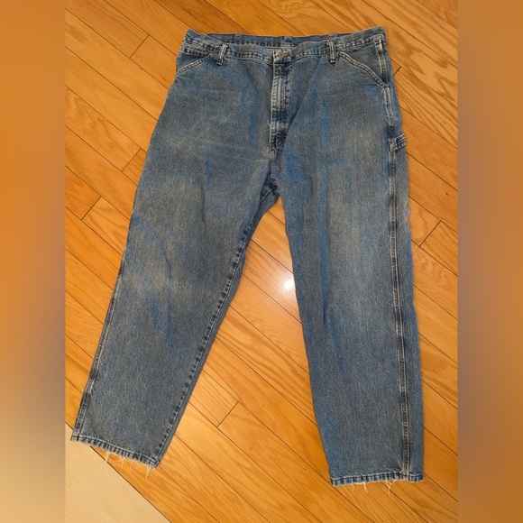 Wrangler Relaxed Fit Blue Jeans - Picture 1 of 3